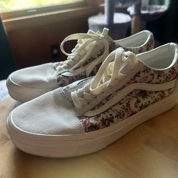 Floral Vans Sneakers 🌺 - Picture 5 of 8